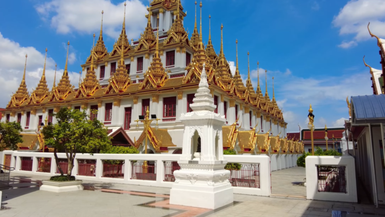 Must-See: Wat Ratchanatdaram – Bangkok’s Unique Metal Castle