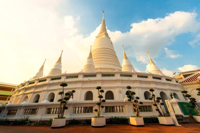 Wat Prayurawongsawat: A Peaceful Oasis in Bangkok