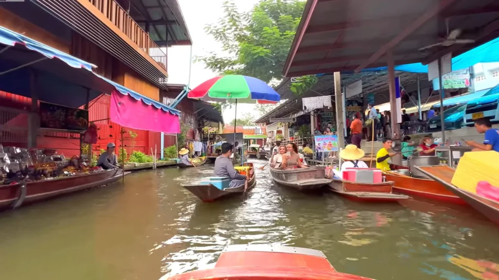 Colorful boats and market stalls at Damnoen Saduak Floating Market, Thailand